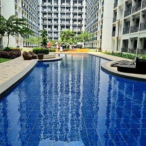 1 Bedroom With Balcony & King Sized Bed Near Mall Of Asia
